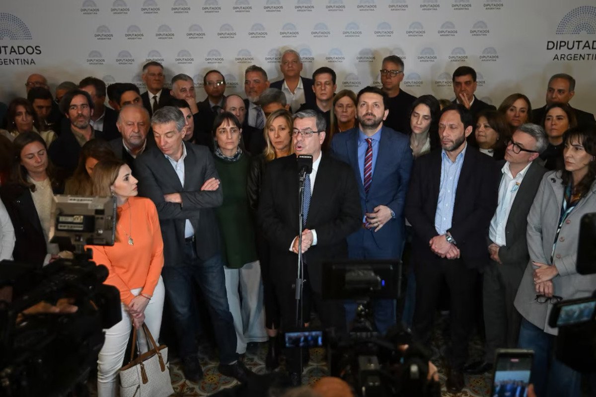 Respuesta a la Corte: la oposición busca tumbar el DNU 70