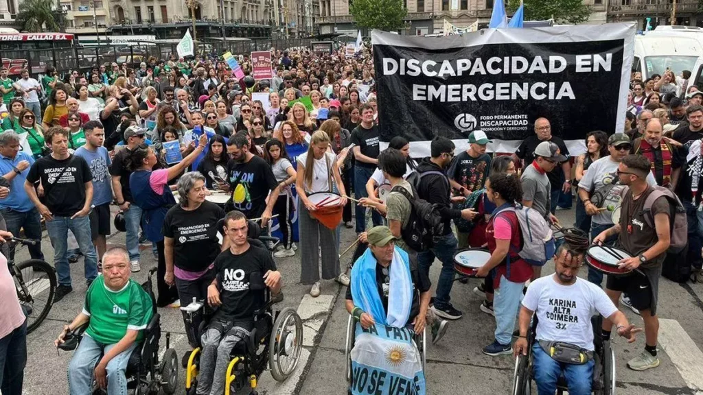 Foro por la Discapacidad cruzó a Santiago Caputo: “Busca generar un clima favorable al ajuste”