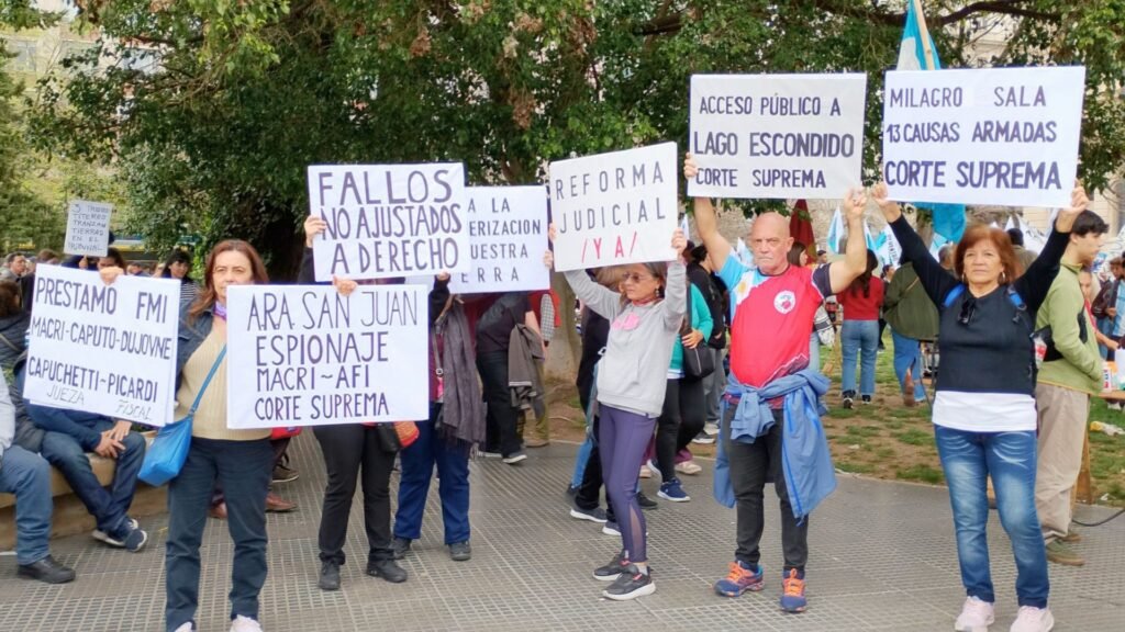 Reclamo frente a la Corte: sectores opositores marcharon contra el fallo por la la ley de tierras