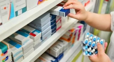 Vuelve a caer la venta de medicamentos y alimentos 