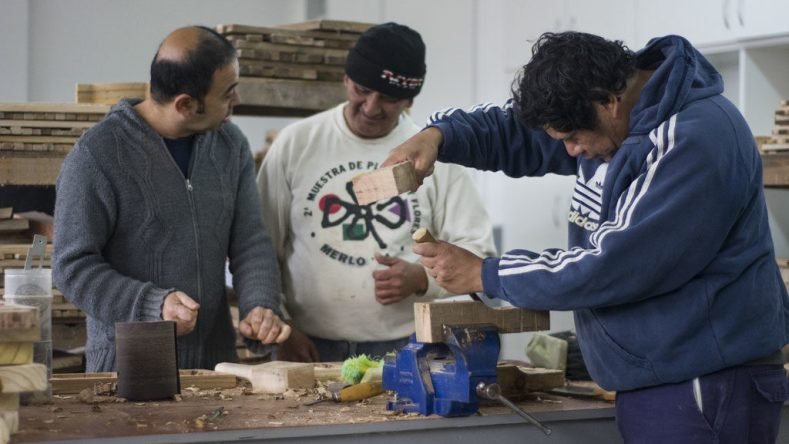 Fotos sacadas en el partido de Moreno, en Julio de 2019. Las imagenes dan cuenta del trabajo realizado entre talleristas y alumnos en el area de Carpintería.