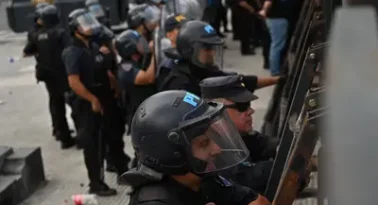 Represión en CABA y movilizaciones masivas en todo el país contra la reforma laboral