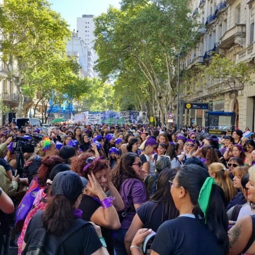 El silencio no es opción: miles de mujeres marcharon contra el modelo libertario