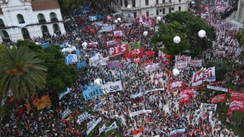 Imagen ilustrativa de plaza de mayo en la marcha del 24 de marzo