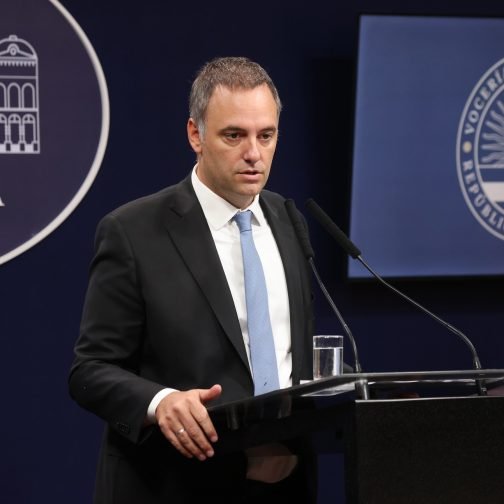 Adorni: brazo ejecutor y emisario político de los hermanos Milei