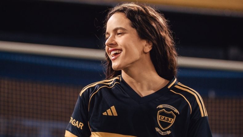 Boca-Juniors-suma-otra-visita-especial-Rosalia-estuvo-en-La-Bombonera-