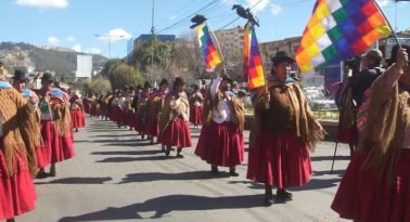 Bolivia: mujeres campesinas exigen la renuncia inmediata del presidente Paz