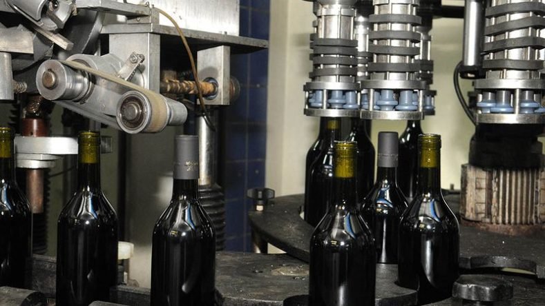 Imagen ilustrativa de botellas de vino