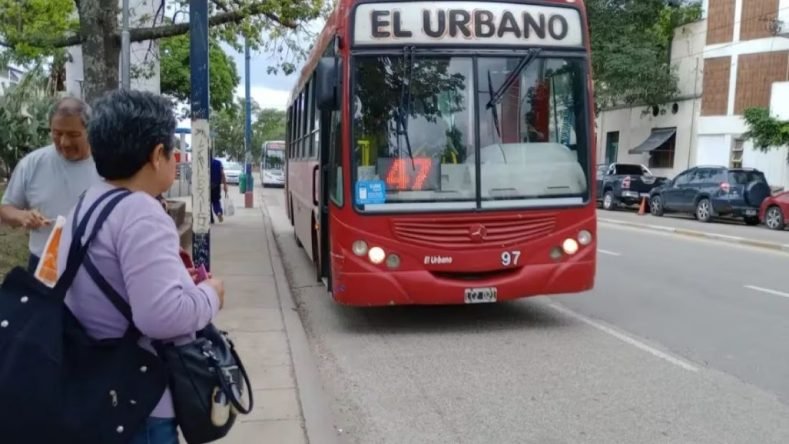 Se trata de un autobús de la empresa "El Urbano S.R.L" en San Salvador de Jujuy, con el interno 97 operando la línea 47.