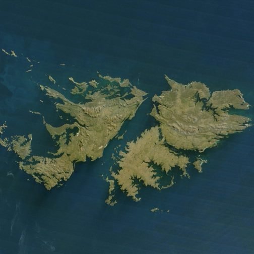 El grillete, la tierra y el mar: cuando el costo del ajuste se mide en soberanía