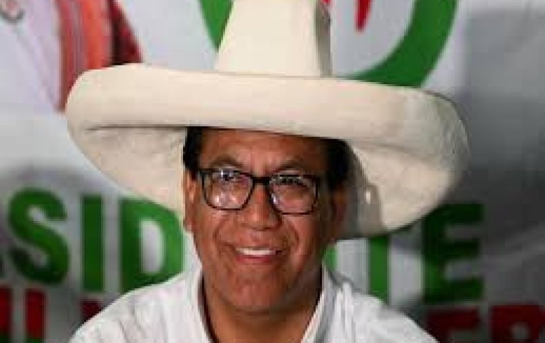 Sánchez y Fujimori definen cabeza a cabeza la elección presidencial en Perú