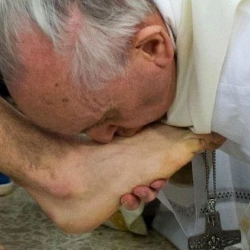 Francisco, líder humanitario de la Iglesia para el mundo