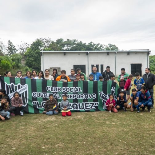 En el país de los campeones del mundo, el poder es humano: fútbol y resistencia en el club Los Vázquez