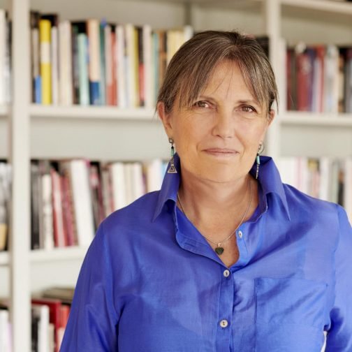 Claudia Piñeiro y la serie El tiempo de las moscas: “Los escritores detectamos los procesos que ya están en el aire”