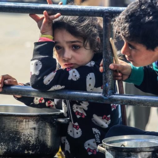 La guerra en Medio Oriente puede arrastrar a 23,4 millones de niños más a la pobreza