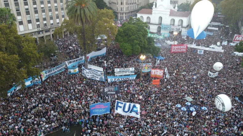 Imagen ilustrativa de marchha por las universidades