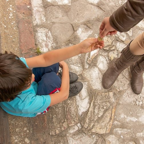 La intemperie silenciosa: infancias y adolescencias abandonadas en la Argentina del ajuste