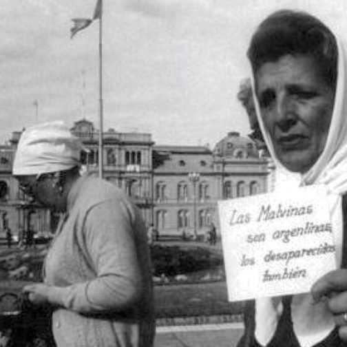 Malvinas, la pancarta de Delia y la trampa de “los argentinos de bien”