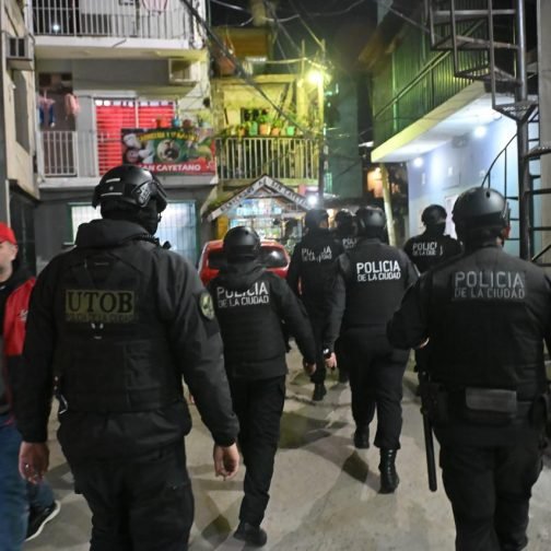 Menos show mediático y más integración de los barrios populares reclaman los curas villeros