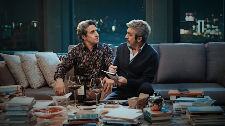 La imagen muestra a los actores argentinos Ricardo Darín y Diego Peretti en una escena de la película Lo dejamos acá.