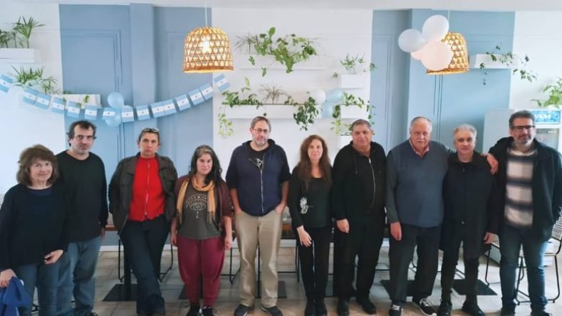Esta imagen muestra la conformación de la Mesa de Cooperativas de la Ciudad Autónoma de Buenos Aires (CABA), un espacio de encuentro y organización sindical y productiva.