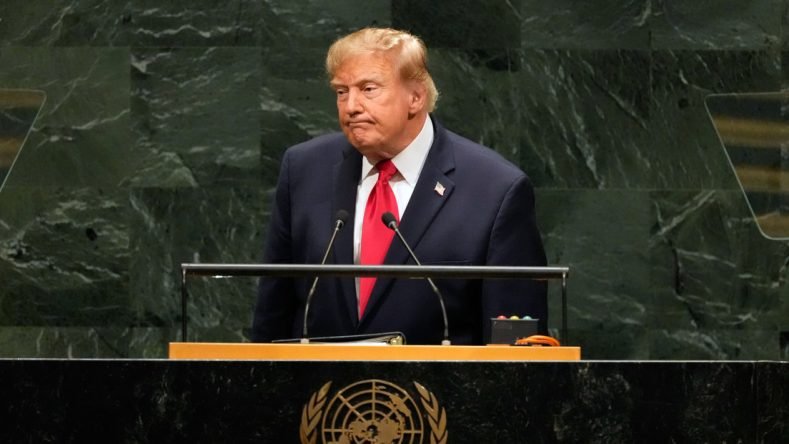 La imagen muestra al presidente de Estados Unidos, Donald Trump, durante su intervención en el debate general del 81.º período de sesiones de la Asamblea General de la ONU en septiembre de 2026, según informaron medios como UN News.