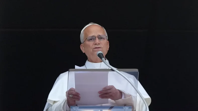 Papa anuncia operación