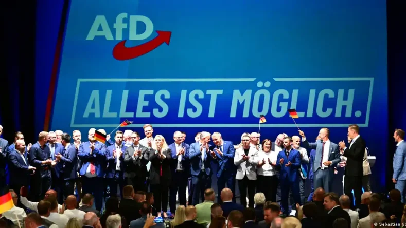 La imagen muestra la celebración del partido político alemán de extrema derecha Alternativa para Alemania (AfD) tras obtener una victoria histórica en las elecciones regionales del estado de Sajonia-Anhalt.