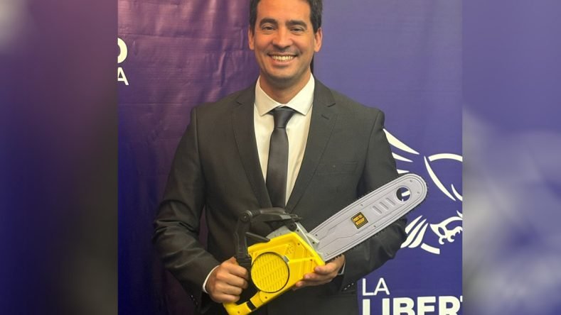La imagen muestra a Adrián Ravier, quien asumió como vocero presidencial de Argentina en junio de 2026.