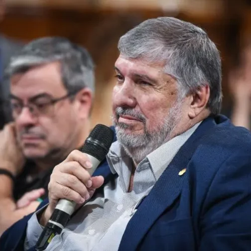 Reuniones en el peronismo, Karina al mando y el presidente empacado en Olivos