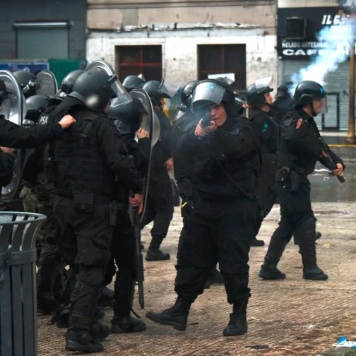 Represión frente al Congreso: violencia estatal, ataques a la prensa y un cerco a la protesta social