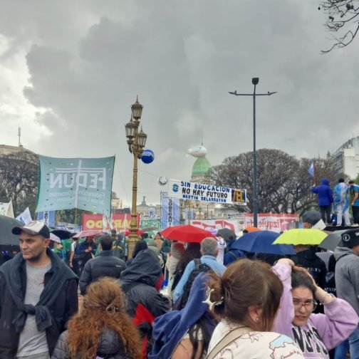 «La universidad no es el problema, es la solución»: Masiva marcha contra la asfixia presupuestaria