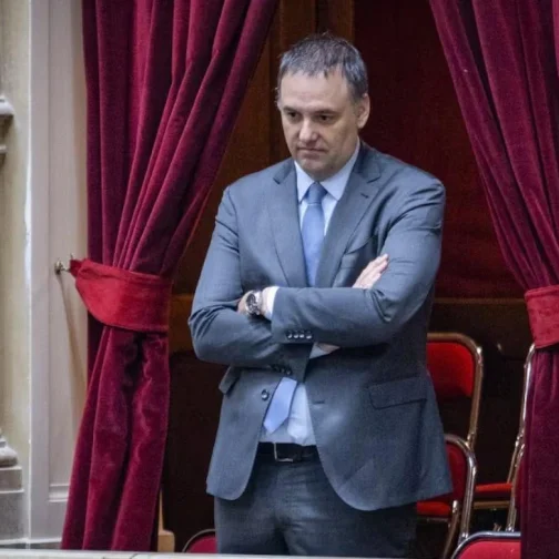Una sesión para “comer pochoclo” en Diputados mientras interrogan a Adorni