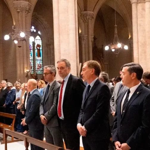 Justicia social y periferias: el Episcopado marcó la cancha en el aniversario de Francisco. El legado del Papa incomoda al oficialismo. Sin alzar la voz, Colombo recordó que Francisco se la jugó por los pobres, los descartados y la causa de la paz y la justicia.
