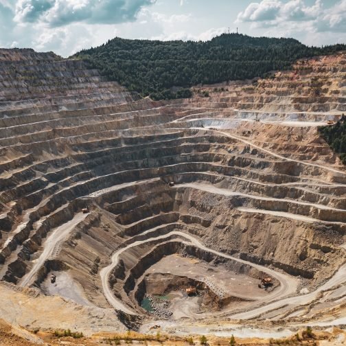 El modelo extractivista asfixia el empleo y el consumo familiar  