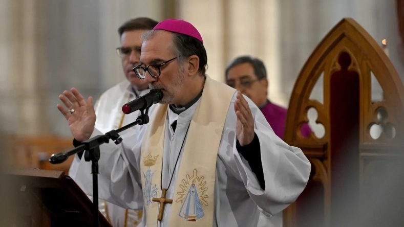 Arzobispo Gustavo Carrara