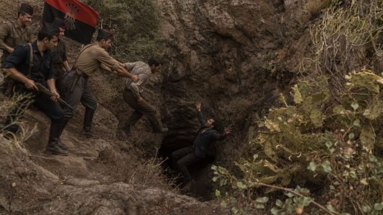 Esta imagen corresponde a una escena de la película de acción y terror "Malnazidos", ambientada durante la Guerra Civil Española.