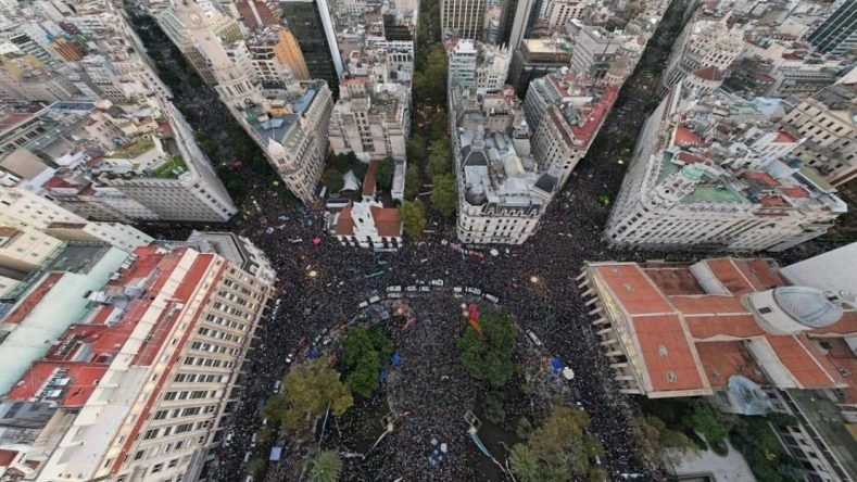 cnne-1682733-marcha-universidad-publica-credito-uba