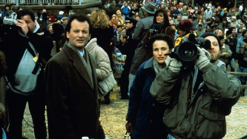 Imagen ilustrativa de escena pertenece a la comedia de fantasía de 1993, Hechizo del tiempo (Groundhog Day), dirigida por Harold Ramis.