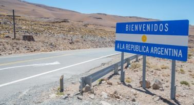 Recursos naturales y un Estado en retirada: cuáles son los riesgos de la política exterior de Milei