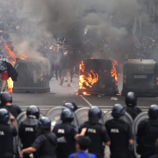 Informe de Amnistía denuncia ajuste social, expansión represiva y el retroceso de la libertad en la Argentina