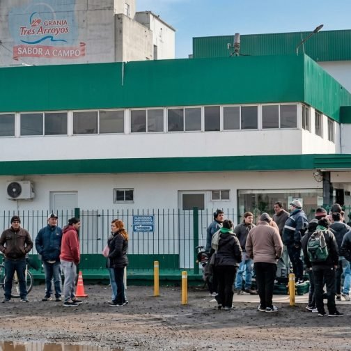 El drama tras el cierre de Granja Tres Arroyos: “Hay familias al borde del colapso”