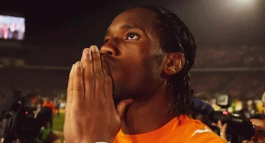 Cuando el fútbol fue más fuerte que los fusiles: la historia de Didier Drogba