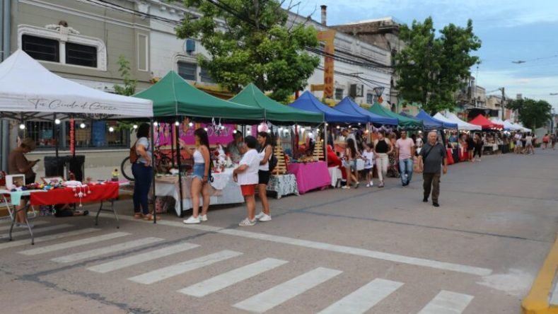 Imagen ilustrativa de feria de Escuela de Ciudades Santa Fe