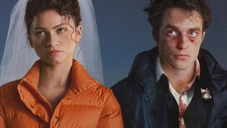 Esta imagen muestra una campera acolchada naranja tipo plumas inspirada en el atuendo utilizado en la película "The Drama".