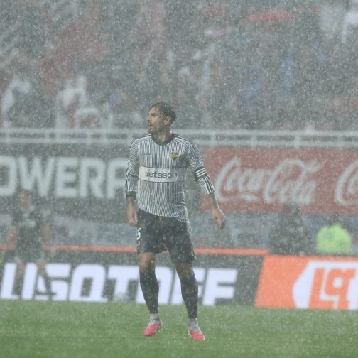 Paredes da cátedra bajo la lluvia y River es un equipo de mandíbula débil