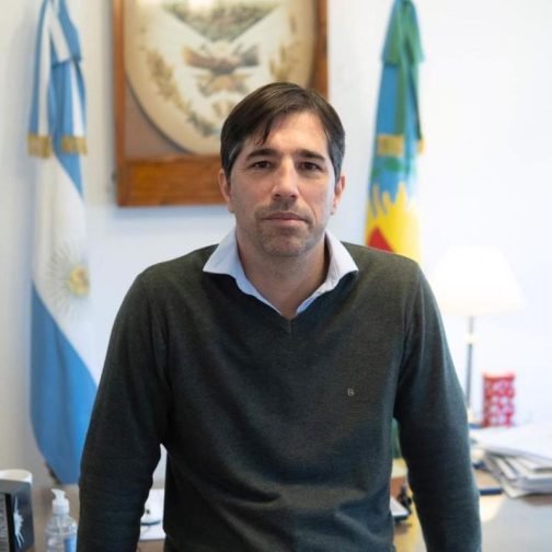 El intendente radical de General Viamonte, Franco Flexas, trazó un duro diagnóstico sobre la situación económica que atraviesa el interior de la provincia de Buenos Aires y aseguró que el desplome del consumo está golpeando a los comercios, las pymes y la actividad gastronómica.
