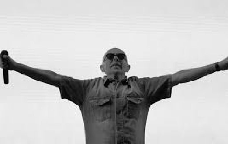El viaje del Indio Solari hacia el bello fuego de la diferencia 