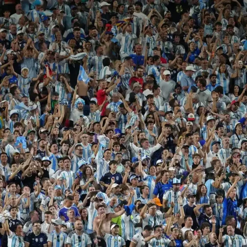La euforia y el derrumbe: cuando el abrazo colectivo por un gol disfraza la desolación