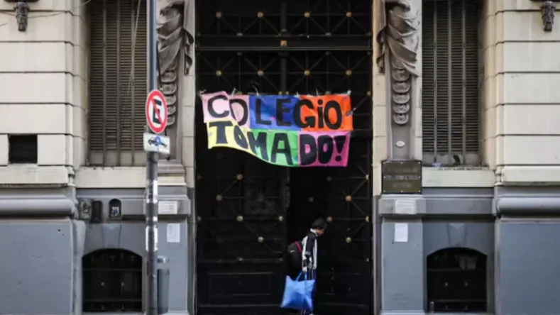Imagen ilustrativa de colegio tomado